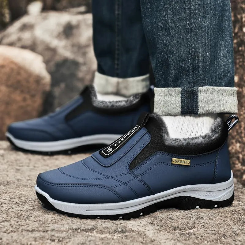 Zimní ortopedická obuv, zateplená s měkkou podšívkou, která ulevuje od bolesti nohou i únavy zad.