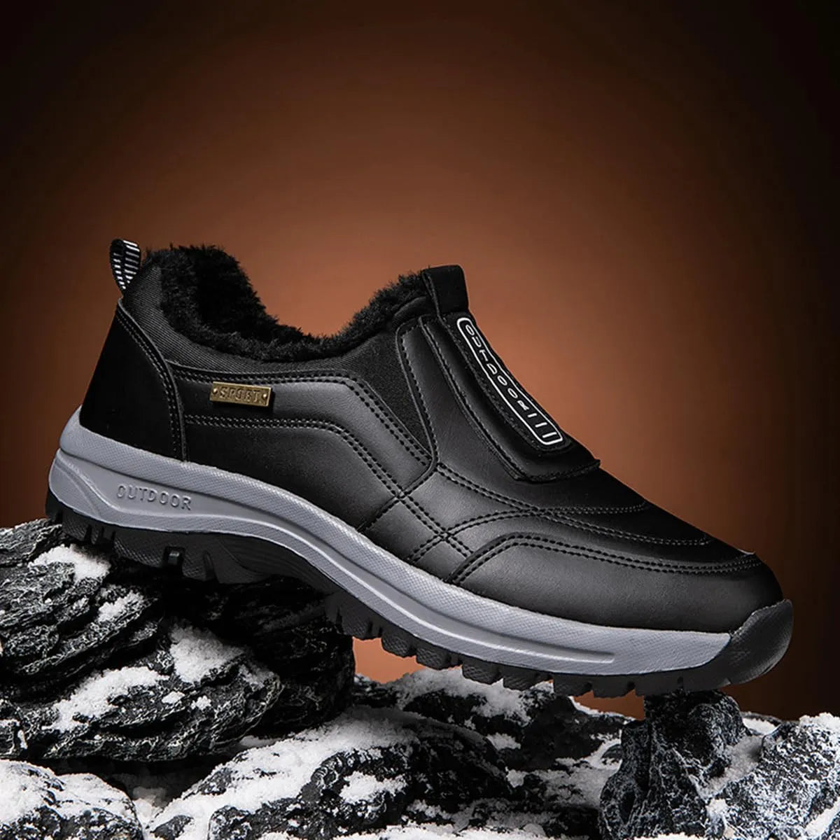 Zimní ortopedická obuv, zateplená s měkkou podšívkou, která ulevuje od bolesti nohou i únavy zad.