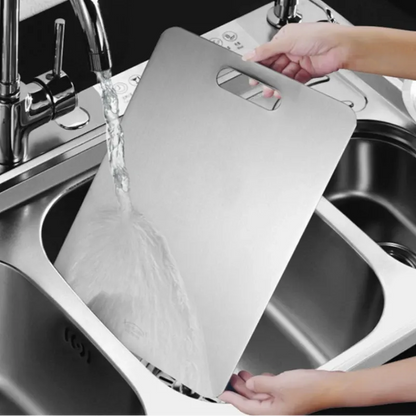 Elthivo™ krájecí deska z titanové slitiny – ultra odolná, hygienická a šetrná k nožům, nezbytný pomocník do vaší kuchyně